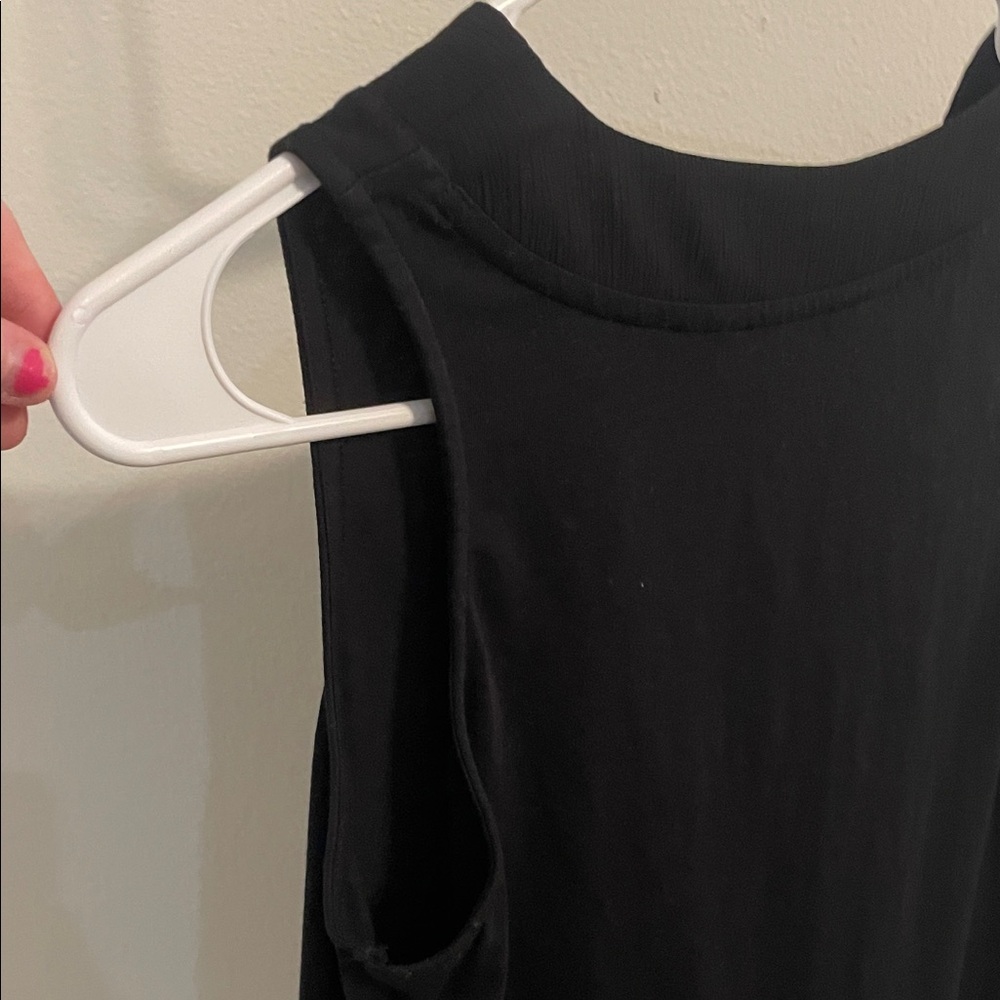 Black V-Neck Tank Top - Picture 4 of 5